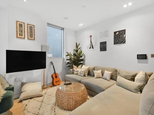 Atlas Building, City Road, London, EC1V 1 bed apartment to rent £3,380 pcm £780 pw