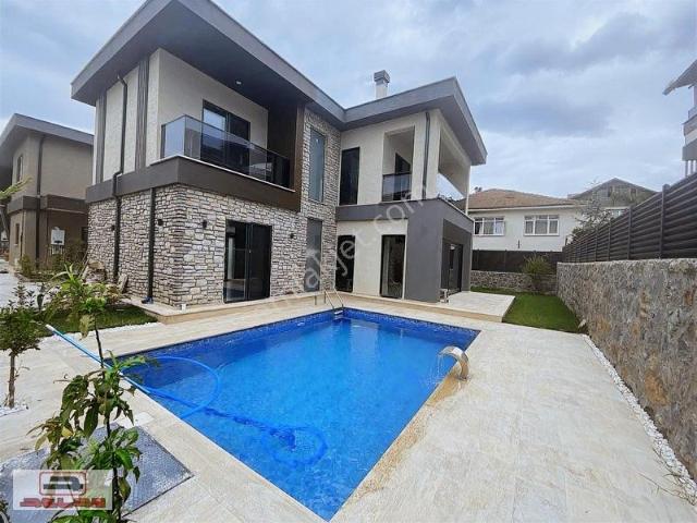 Atlas Emlak Sapanca File Market Yakını Eşyasız Kiralık Villa