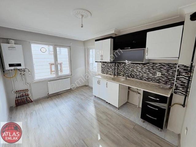!atlas Emlak'tan Çarşı Merkezde 3+1 Asansörlü Kiralık Daire!