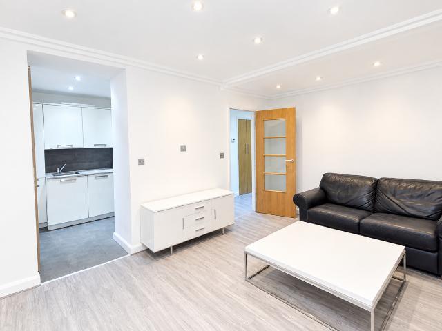 Atlas House, London Road, Isleworth TW7, 1 bed flat to rent, £1,895 pcm | PrimeLocation