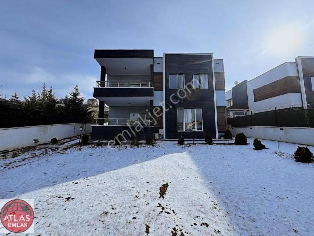 Atlas'tan Yeşiltepe De Satılık 4+1 İskanlı Mustakil Villa