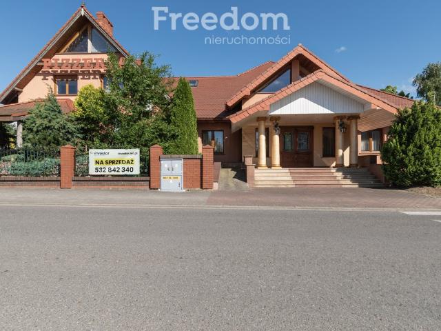Wielofunkcyjny obiekt 700 m2 z pizzerią i hotelem