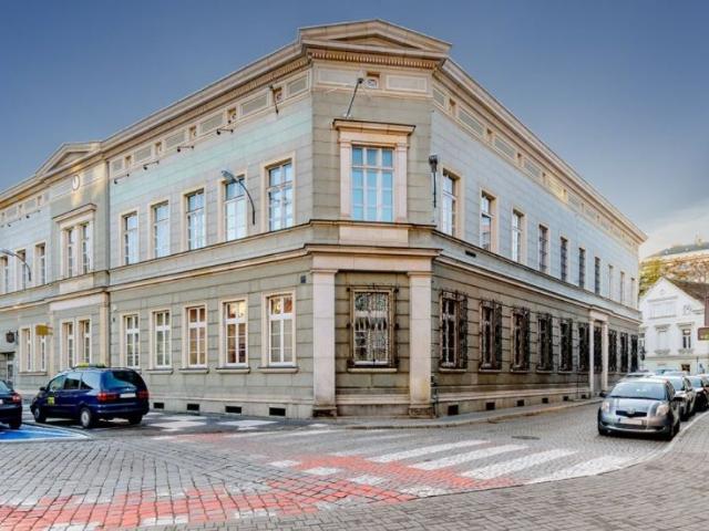 Biurowiec z własnym parkingiem, zabytkowy, polecam!