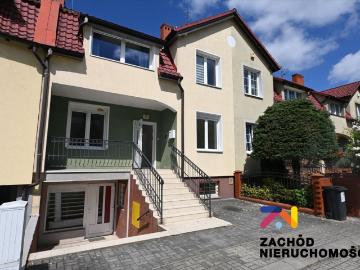 Atrakcyjny dom z lokalem użytkowym na Zaciszu, 180 m2