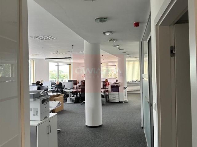 Atrakcyjny lokal biurowy 286 m² w Warszawie polecam!