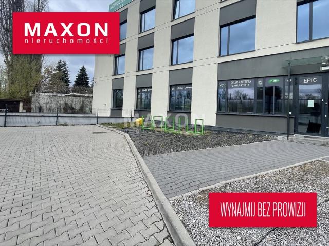 Atrakcyjny lokal handlowy 402 m² z parkingiem w Wawer