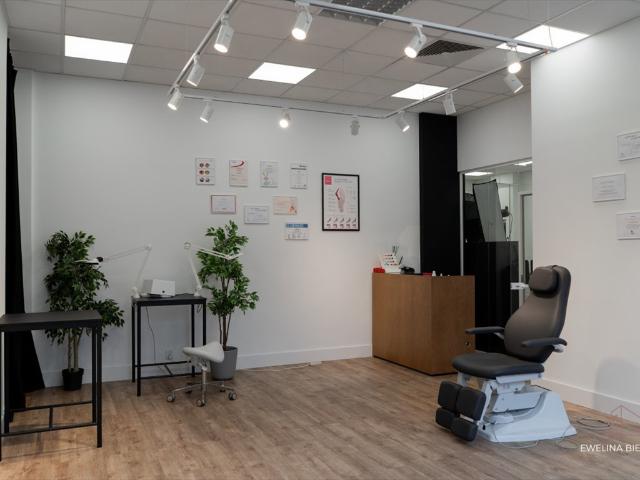 Lokal usługowy 167 m² z witrynami i wysokimi sufitami
