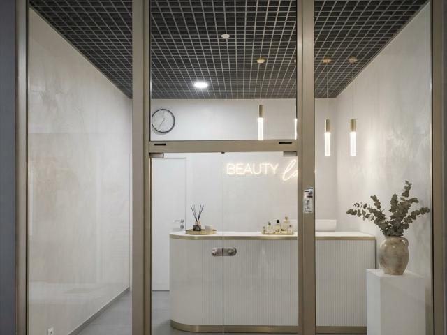 Lokal usługowy 35,3 m² przy metrze Ursynów polecam!
