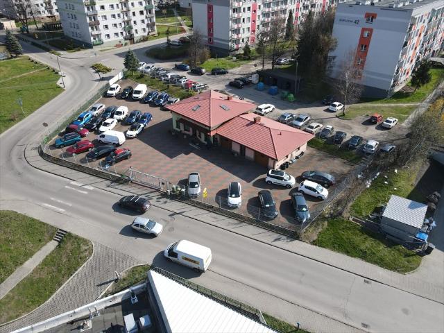 Lokal użytkowy 170 m2 z dużym placem i parkingiem