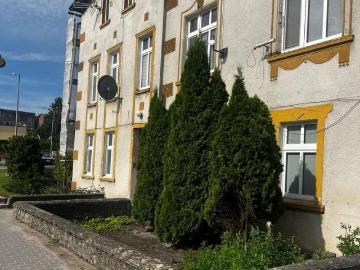 Atrakcyjny lokal 10,8 m² z dużym budynkiem gospodarczym