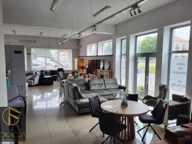 Atrakcyjny lokal 450 m² w centrum Kalisza z dużym parkingiem
