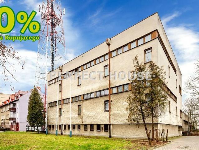 Atrakcyjna nieruchomość komercyjna w Szamotułach — 1846 m²