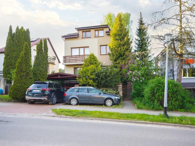 Atrakcyjne 2 pokojowe mieszkanie piętro domu