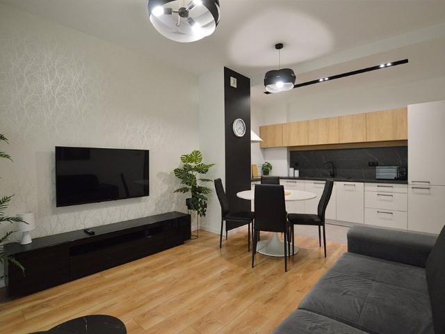 Atrakcyjne 3pok. salon + 2 sypialnie przy Uniwersytecie Medycznym