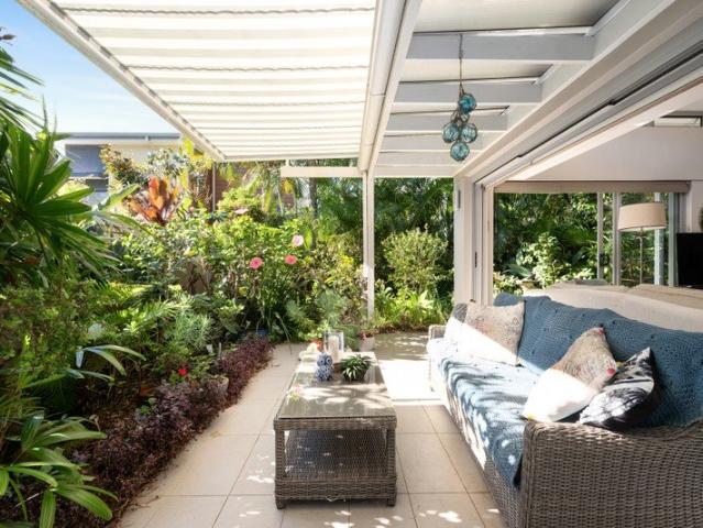 Atrium Apartment + Study  Stroll 300m to Avalon Village