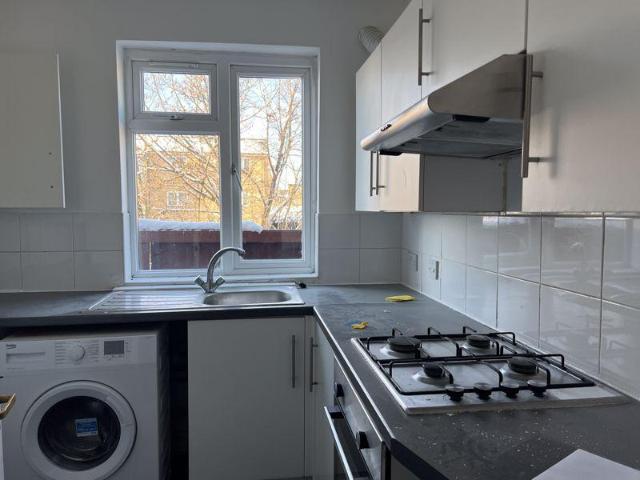ATS Carpets and Furniture, 399 401 Fore Street, Lower Edmonton, London, N9 0NR, United Kingdom | 3 bed apartment for rent #136960420 | Rentberry