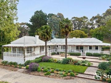 ATTUNGA A Secluded Granite Country Sanctuary of Scale, Water, & Timeless Beauty