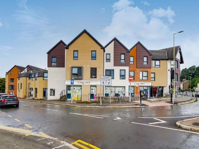 Attenborough Court, Bushey, Watford. 1 bed flat to rent £1,495 pcm £345 pw
