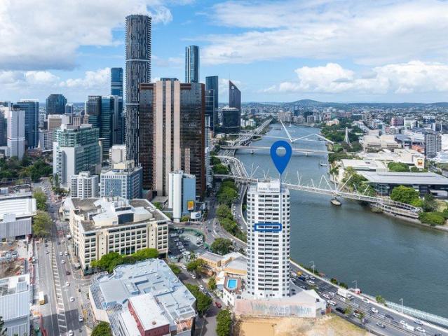 Attention Investors! Spectacular Location in the Heart of the City!