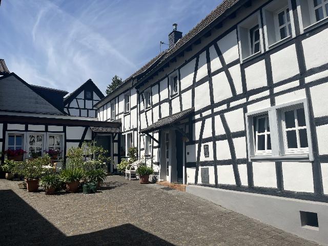 Attention lovers! Charming half timbered house in Bad Godesberg Muffendorf