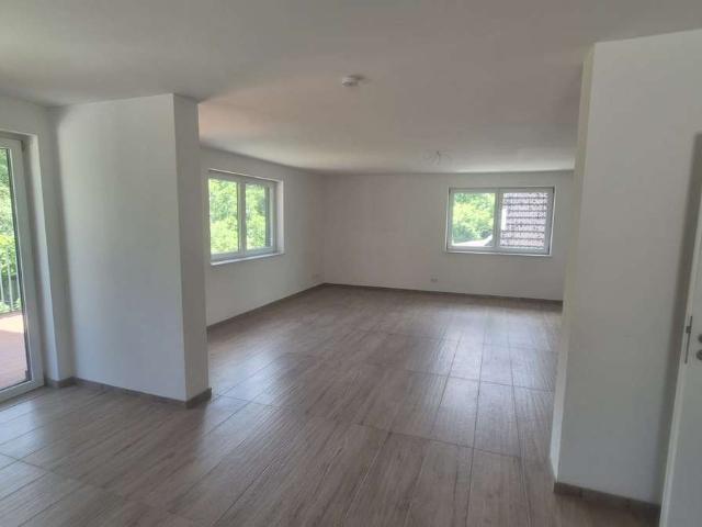 ATTENTION Modern 5 ZW mit große Balkom und Terrasse