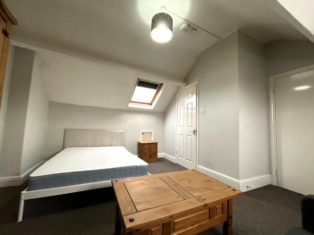 Attic Flat, St Vincent Ave, DN1 1 bed apartment to rent £520 pcm £120 pw