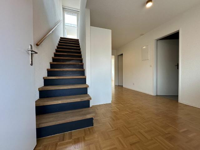 Attic flat with 3.5 rooms on sale in Urtenen Schönbühl | dreamo. Ch