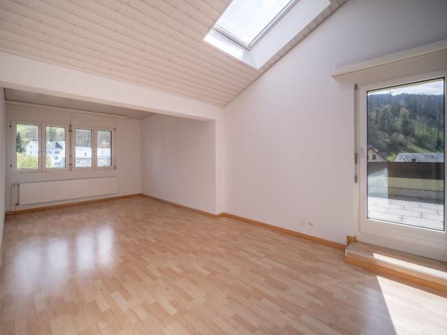 Attic flat with 5.5 rooms for rent in Siebnen 197 m² | dreamo. Ch