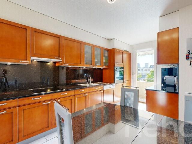 Attic flat with 5 rooms on sale in Renens VD 163 m² | dreamo. Ch