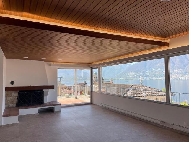 Prestigioso attico con vista lago e ampie terrazze