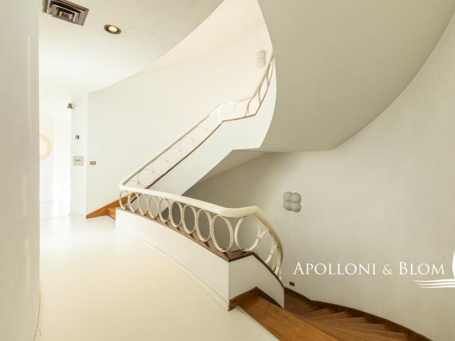 Attico con piscina e spazi commerciali, Cortona, Arezzo – To. 331m² Camucia