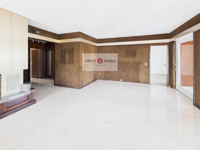 Attico con terrazzo e vista panoramica, vicino alla stazione FFS e al centro Lugano