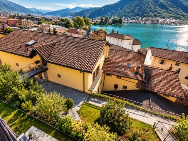 Attico con Vista Lago Spettacolare, Giardino Privato con pergolato, Panorama & Standing Superiore