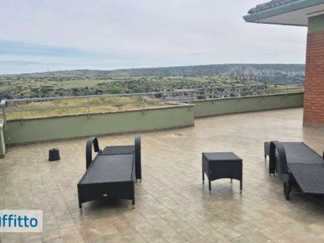 Attico arredato con terrazzo Centro