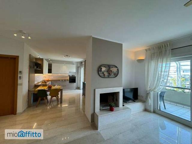 Attico arredato con terrazzo Centro