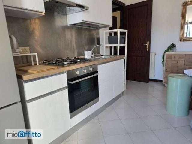 Attico arredato con terrazzo Centro