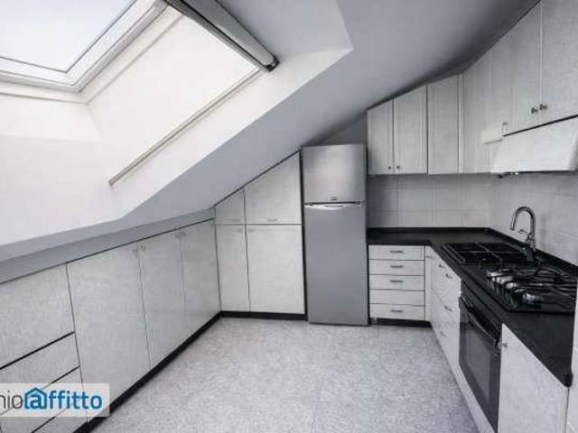 Attico arredato con terrazzo Centro
