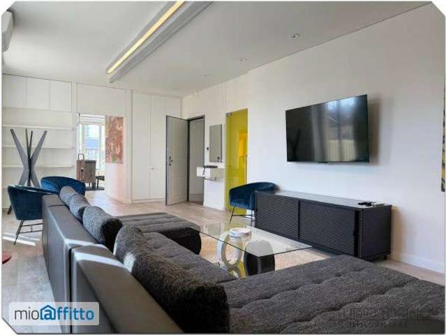 Attico arredato con terrazzo Centro