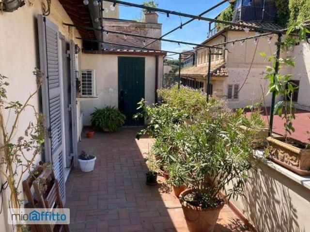 Attico arredato con terrazzo Centro storico