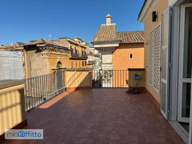 Attico arredato con terrazzo Centro storico