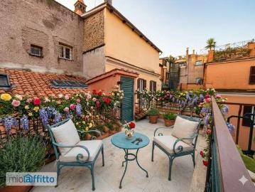 Attico arredato con terrazzo Centro storico