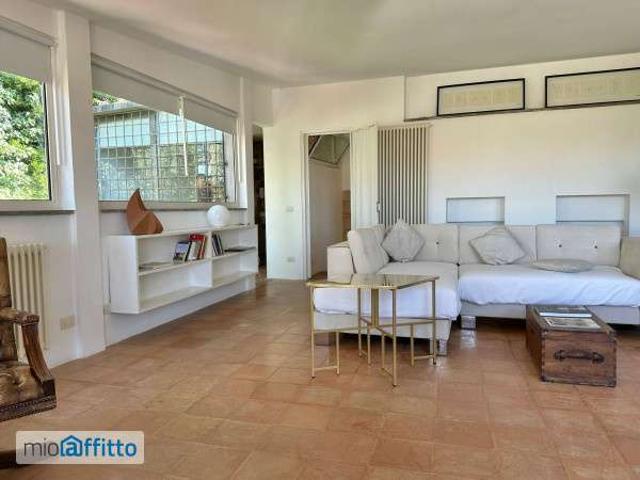 Attico arredato con terrazzo Centro storico