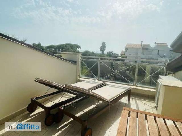 Attico arredato con terrazzo Cinquale