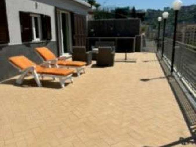 Attico arredato con terrazzo Fuorigrotta