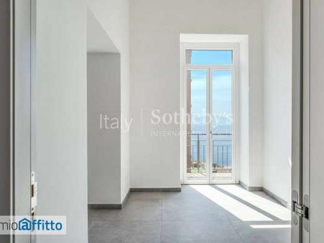 Attico arredato con terrazzo Posillipo
