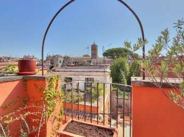 Attico arredato con terrazzo Trastevere, aventino, testaccio