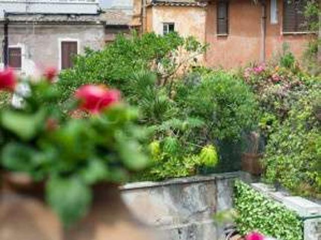 Attico arredato con terrazzo Trastevere, aventino, testaccio