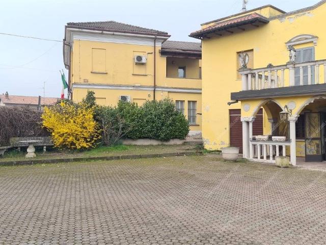 Attico buono stato, 65 m², Centro, Vernate