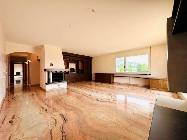 Attico di 3.5 locali di 145 m² con ampie terrazze e vista aperta
