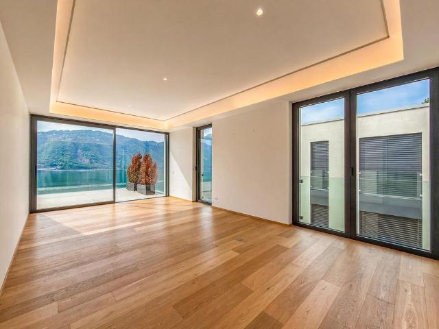 Attico di lusso 4.5 locali vista lago a Bissone